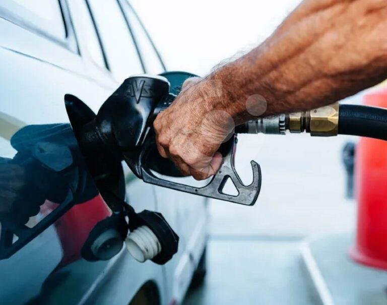 Los precios de los combustibles bajarán de precio a partir de este viernes